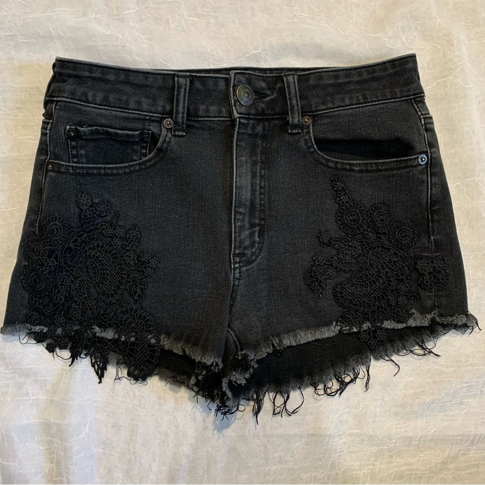 AMERICAN EAGLE distressed shorts